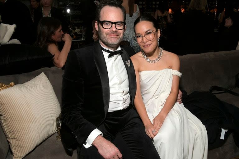 La flamante pareja formada por Bill Hader y Ali Wong celebró la  victoria de ella gracias a la serie Bronca  
