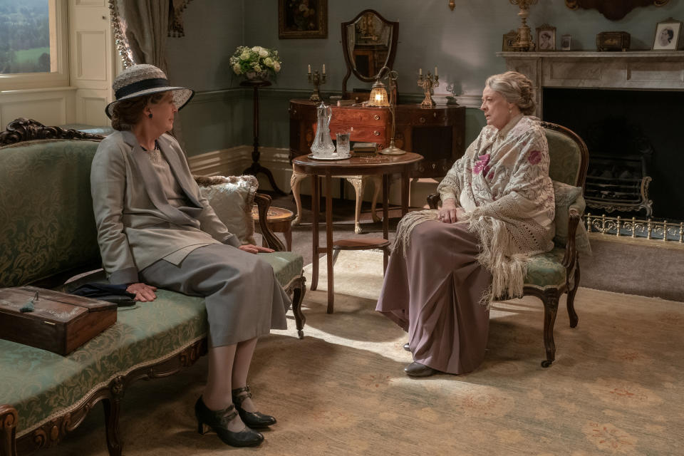4178_D017_00423_RC
Penelope Wilton stars as Isobel Merton and Dame Maggie Smith as Violet Grantham in DOWNTON ABBEY: A New Era, a Focus Features release.  
Credit: Ben Blackall / Â© 2022 Focus Features LLC
