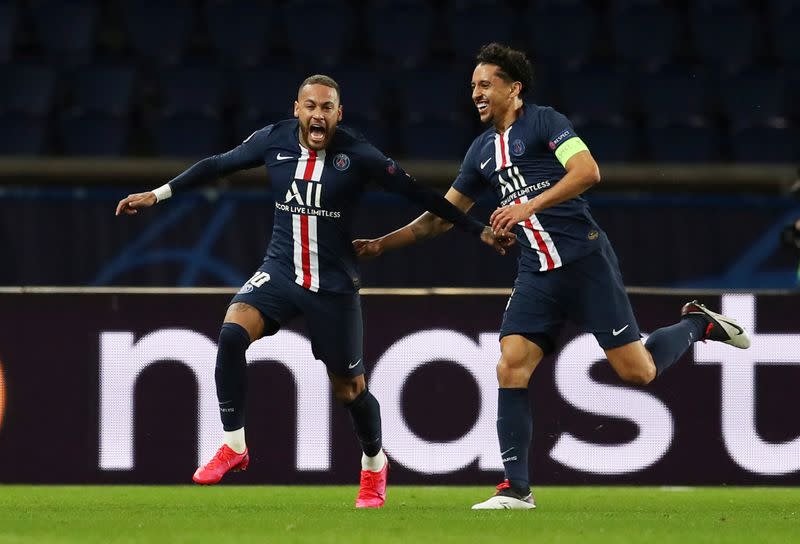 Foto del miércoles de Neymar celebrando con Marquinhos tras marcar para el PSG ante Borussia Dortmund por los octavos de final de la Liga de Campeones