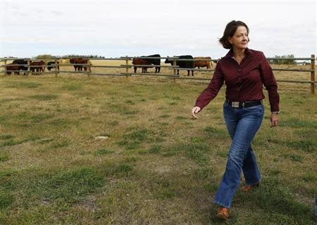 Alberta Premier Alison Redford leaves after discussing about an E. coli outbreak with cattle ranchers at the Bell L ranch near Airdrie, Alberta, September 30, 2012. REUTERS/Todd Korol