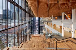 A 200-foot-tall atrium provides stair and escalator connections to all levels of the Seattle Convention Center Summit building. South facing windows bring daylight to the prefunction and event spaces.