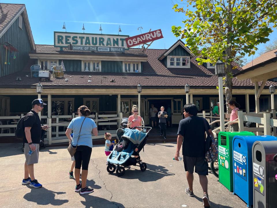 restaurantosaurus at animal kingdom in disney world