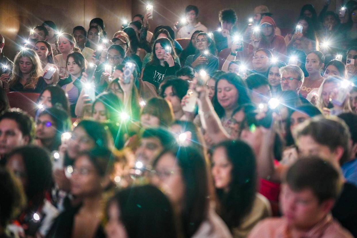 At the urging of Dr. Vivek Murthy, students at Wednesday's event sent a personal text message to someone they care about and then held up their cellphones with their flashlights on.