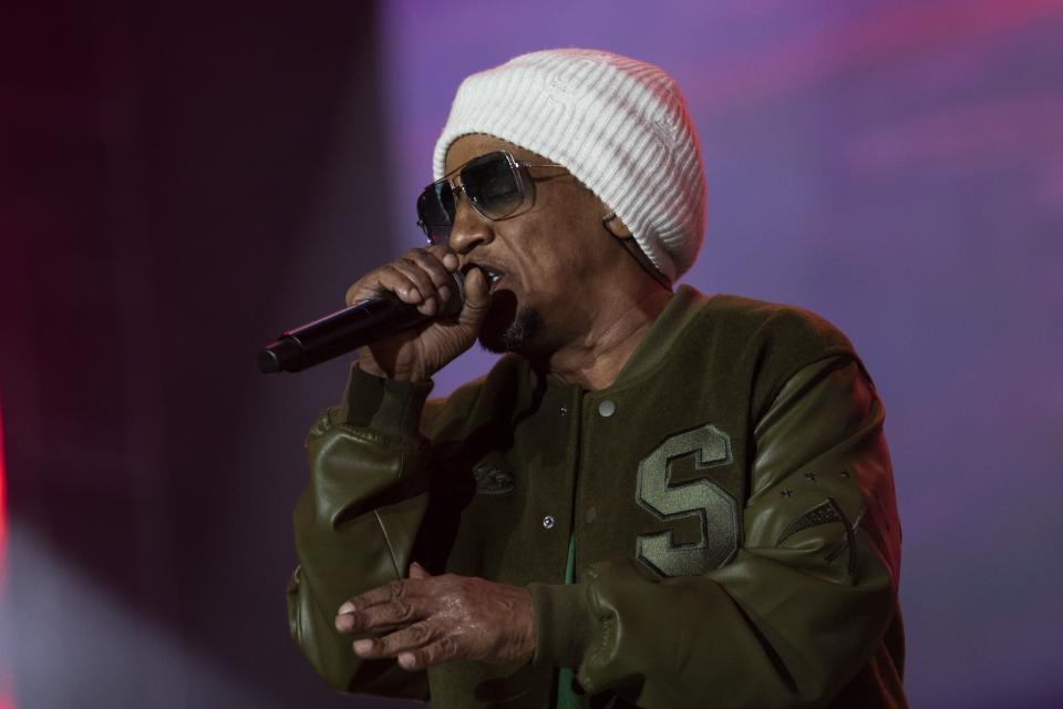 El rapero puertorriqueño Tego Calderón durante su concierto en el Coca-Cola Flow Fest de la Ciudad de México el domingo 26 de noviembre de 2023. (Foto AP/Alejandro Godínez)