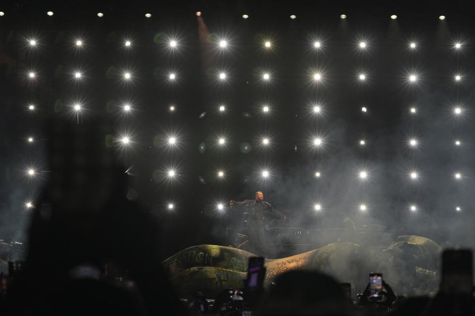 Sam Smith de Inglaterra durante su concierto en el Festival Tecate Emblema en la Ciudad de México el viernes 17 de mayo de 2024. (Foto AP/Fernando Llano)