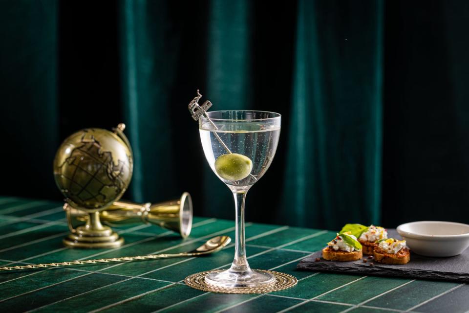 The Fords gin martini: tastes even better with two free oysters (Courtesy)
