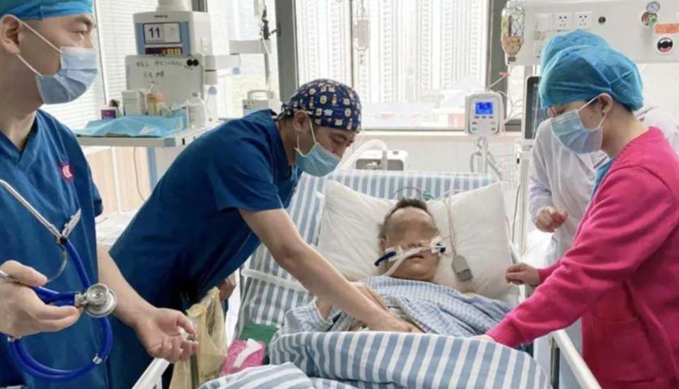 劉男罹患退伍軍人症，引發急性多重器官衰竭，還被送入加護病房。（翻攝自微博）