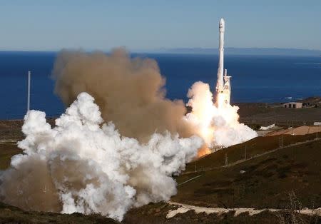 SpaceX Falcon rocket lifts off from Space Launch Complex 4E at Vandenberg Air Force Base, California, U.S., January 14, 2017. REUTERS/Gene Blevins