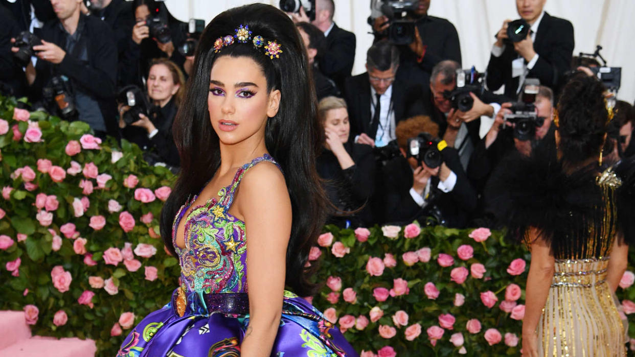 NEW YORK, NEW YORK - MAY 06: Dua Lipa attends The 2019 Met Gala Celebrating Camp: Notes on Fashion at Metropolitan Museum of Art on May 06, 2019 in New York City.   Dimitrios Kambouris/Getty Images for The Met Museum/Vogue/AFP (Photo by Dimitrios Kambouris / GETTY IMAGES NORTH AMERICA / Getty Images via AFP)