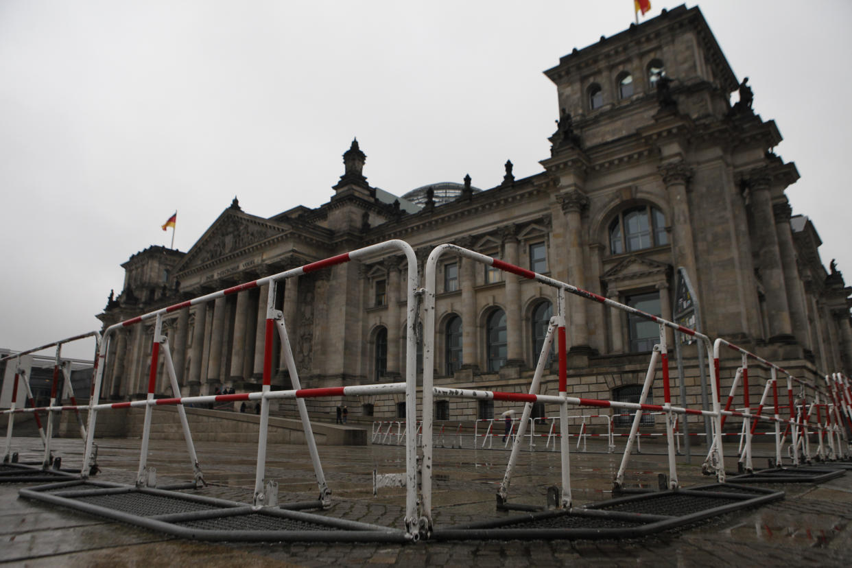 Wegen geplanter Demos ist das Gelände um den Reichstag abgesperrt. (Bild: REUTERS/Thomas Peter)