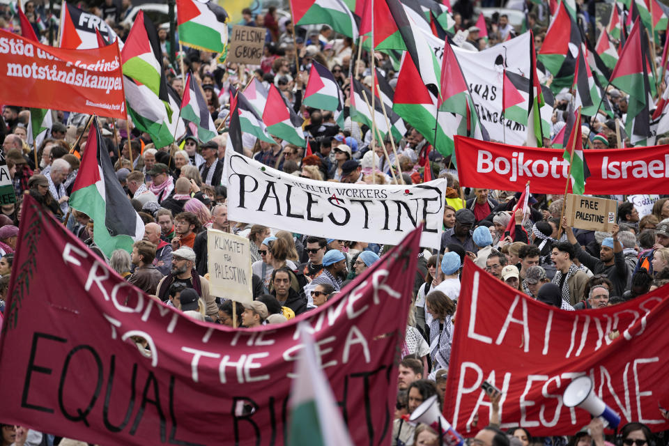 超過一萬名挺巴勒斯坦示威者9日在瑞典馬爾默走上街頭，抗議以色列對加薩（Gaza）軍事攻擊。（美聯社）