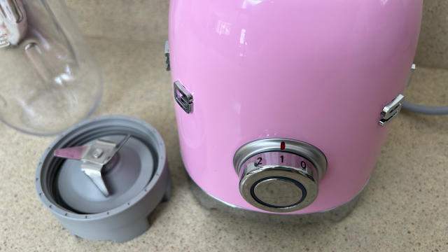 Smeg Pink Personal Blender + Reviews