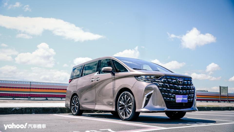 2023 Toyota Alphard 2.5 Hybrid E-Four試駕！與下屆世界盃同步交車是否值得等？