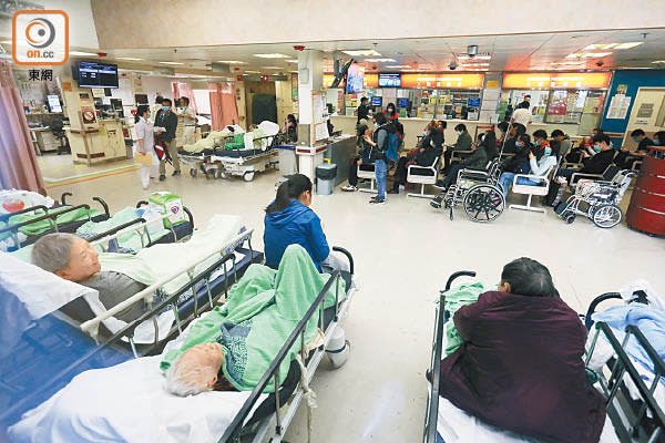 公立醫院會為所有入院病人進行病毒檢測，惟出院毋須接受檢測。