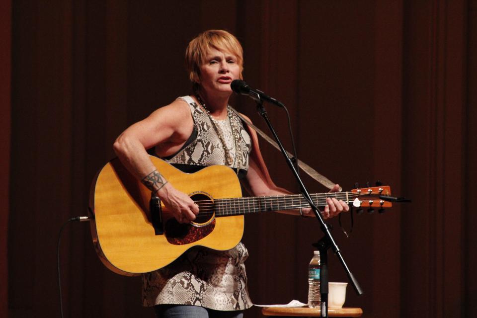 Shawn Colvin plays Memorial Hall Saturday.