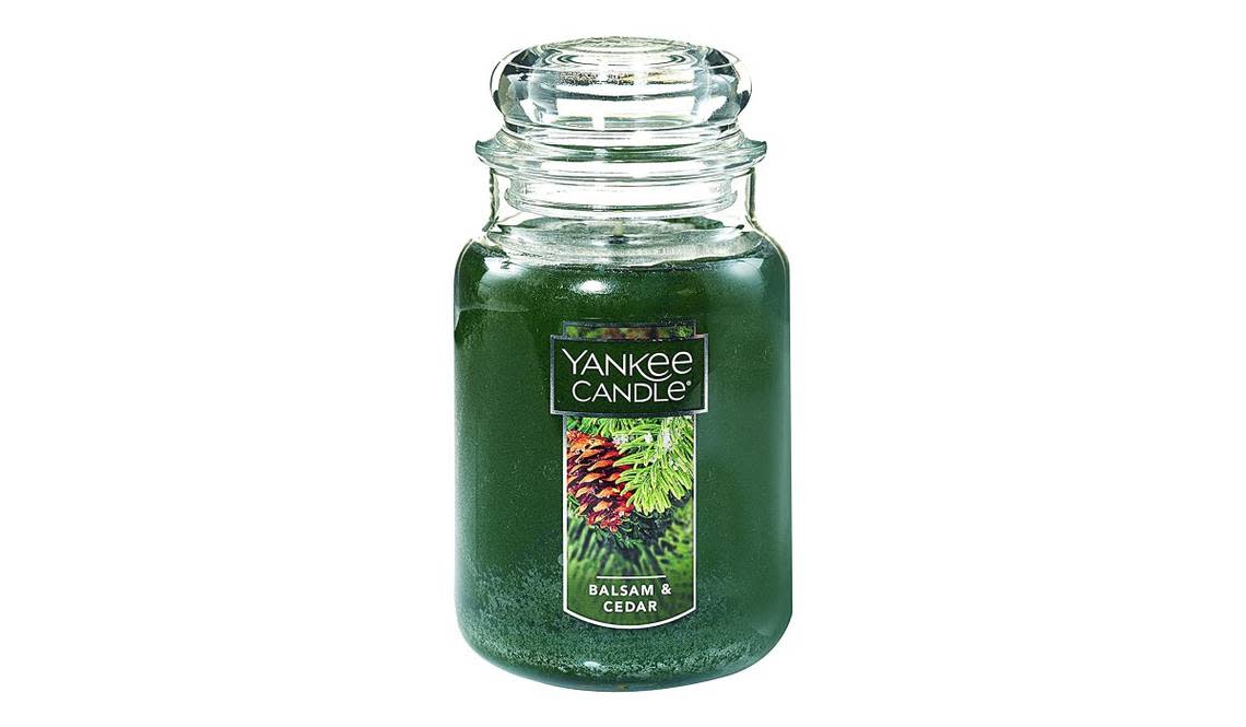 Take in pleasant holiday scents all year long with this candle’s pine and cedar fragrance.