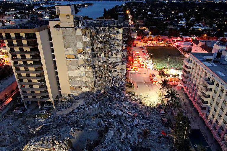 El trabajo de los rescatitas en el edificio colapsado en Miami-Dade, en EE. UU.