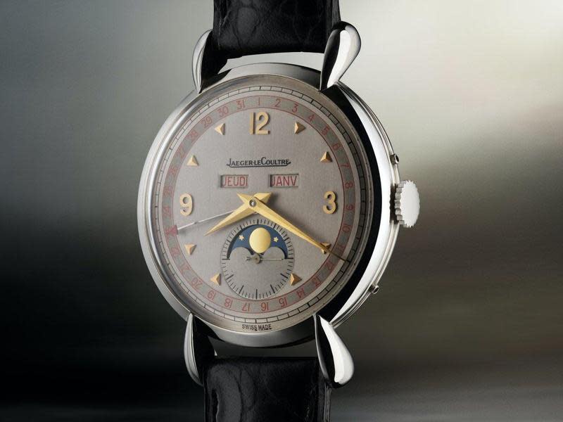 積家 (Jaeger-LeCoultre) 宣布推出 The Collectibles典藏系列，由官方挑選並修復古董錶款後，進行銷售。圖為1946年生產的Triple Calendar全日曆月相腕錶。