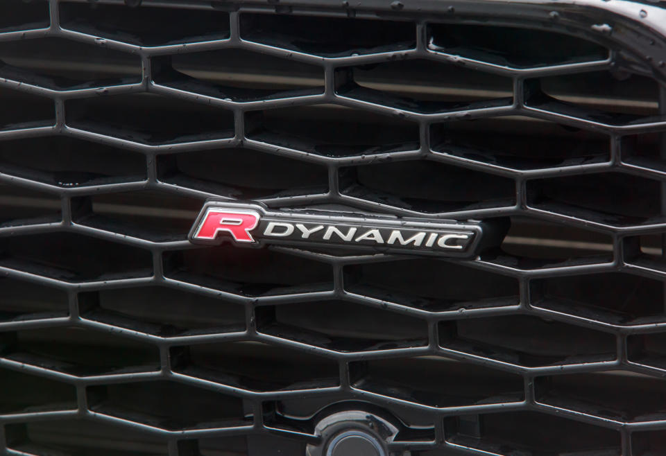 R-Dynamic車標上身，彰顯其運動化風格。