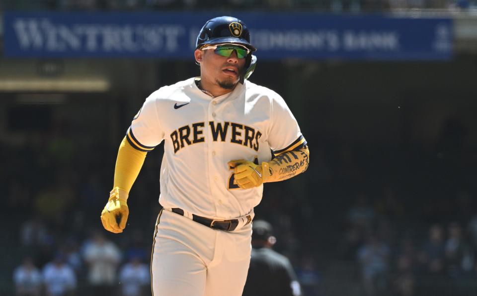 William Contreras rounds the bases after hitting a home run against the Dodgers.