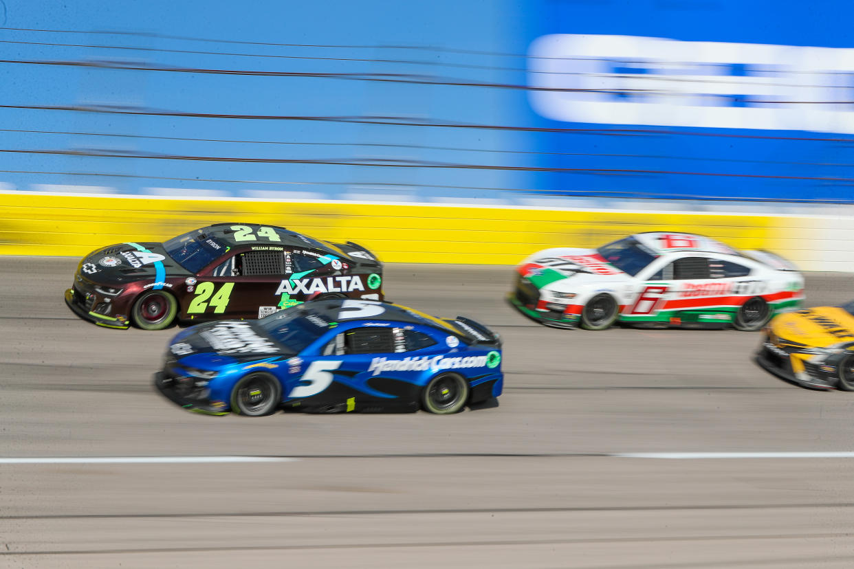 DARLINGTON, SOUTH CAROLINA - MAY 14: William Byron, driver of the #24 Axalta Throwback Chevrolet, Kyle Larson, driver of the #5 HendrickCars.com Throwback Chevrolet, Brad Keselowski, driver of the #6 Castrol GTX Ford, speed around turn one during the NASCAR Cup Series Goodyear 400 at Darlington Raceway on May 14, 2023 in Darlington, South Carolina. (Photo by David Jensen/Getty Images)