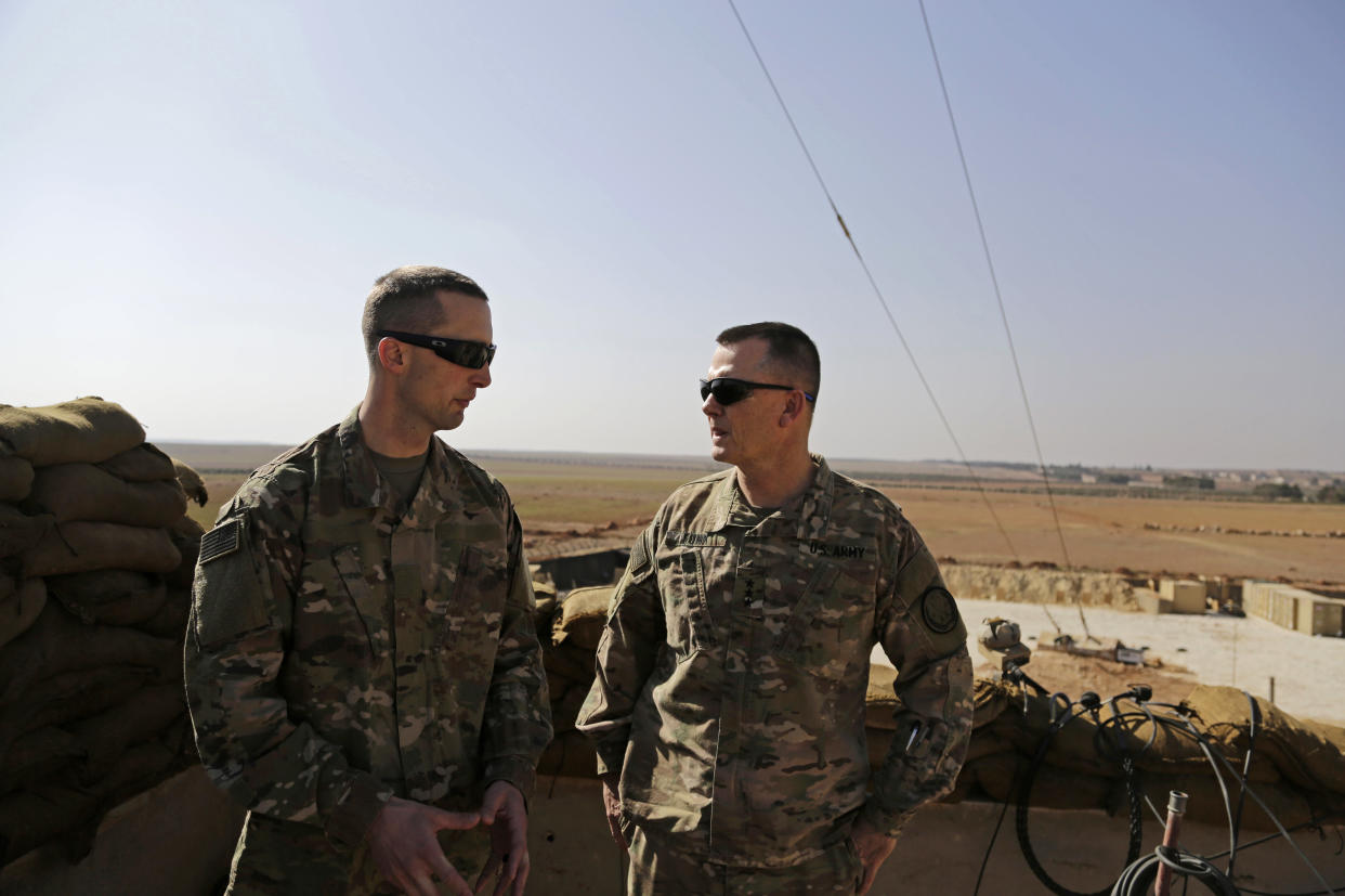 US- Soldaten im nordsyrischen Manbidsch (Bild: AP Photo/Susannah George)