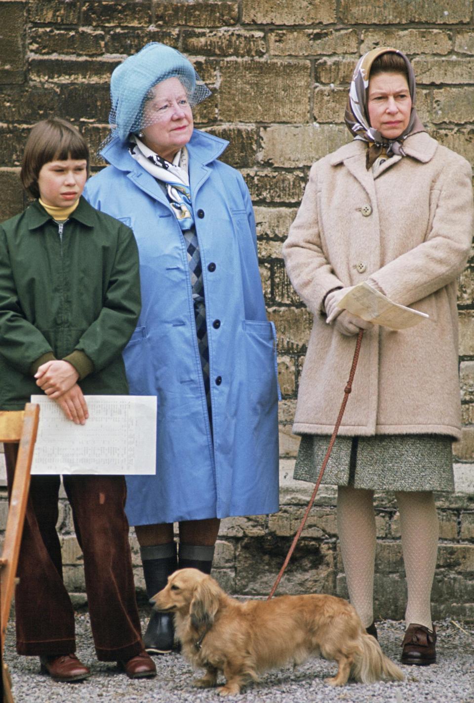 Sarah Chatto, The Queen Mother, and Queen Elizabeth II with one of her dorgis. (Getty Images)