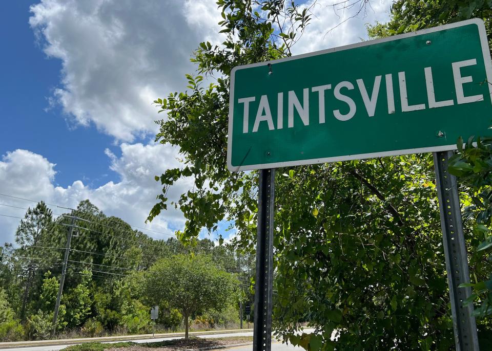 The sign for the village of Taintsville, between Oviedo and Chuluoata, Florida.