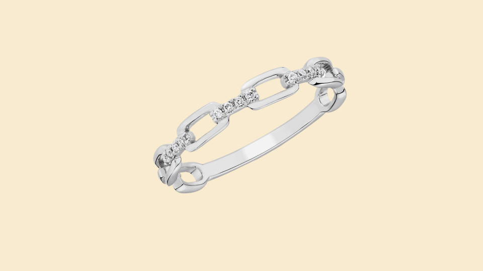 Valentine's Day jewelry gifts: Blue Nile Diamond Link Ring