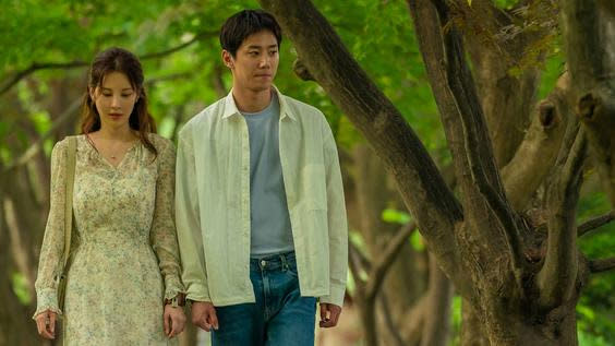 Seohyun and Lee Jun-young in Love And Leashes. (Photo: Netflix)