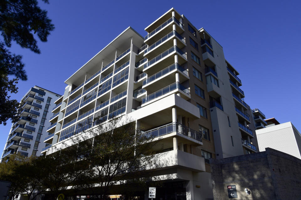 The Mascot Towers building is seen in Mascot on Saturday after it was evacuated.(AAP Image/Bianca De Marchi) 