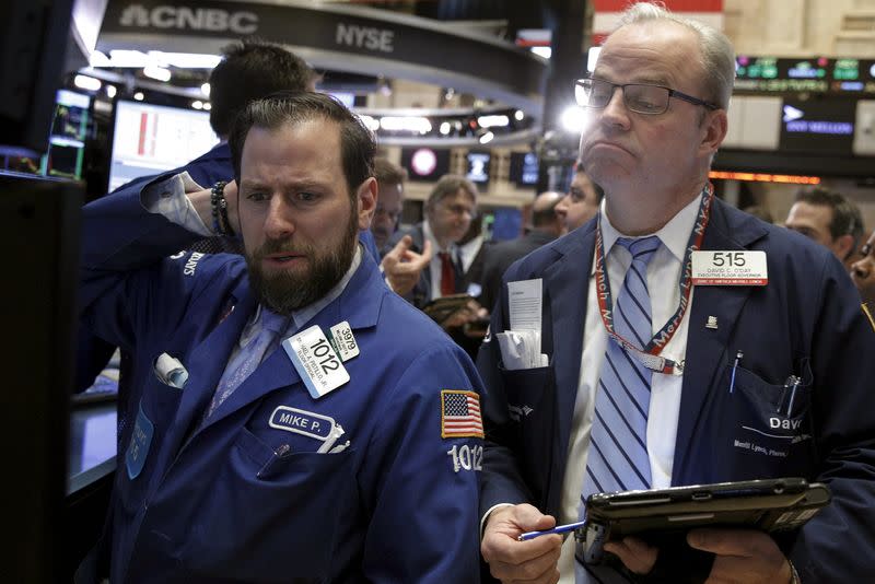 Traders work on the floor of the New York Stock Exchange February 2, 2016. REUTERS/Brendan McDermid