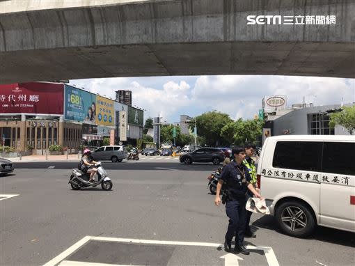 事故地點位於台中文心、公益路口，原救護車上傷患送醫搶救。(圖/翻攝畫面)