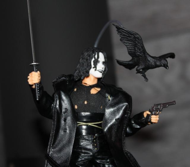 Monkey Depot - Figure: Mezco 1/12th The Crow Body w/Clothes