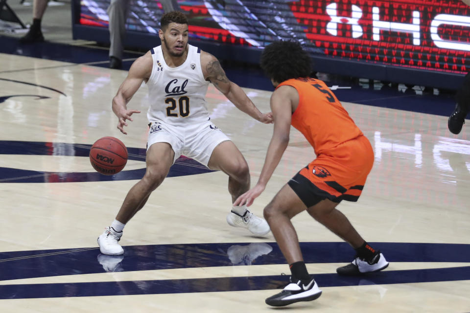 California forward Matt Bradley loses possession of the ball on the final play, as Oregon State guard Ethan Thompson defends during an NCAA college basketball game in Berkeley, Calif., Thursday, Feb. 25, 2021. (AP Photo/Jed Jacobsohn)