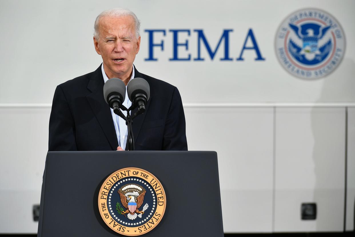 <p>La Casa Blanca ha expresado que se deben vacunar a todas las personas, incluyendo a los ilegales</p> (AFP via Getty Images)