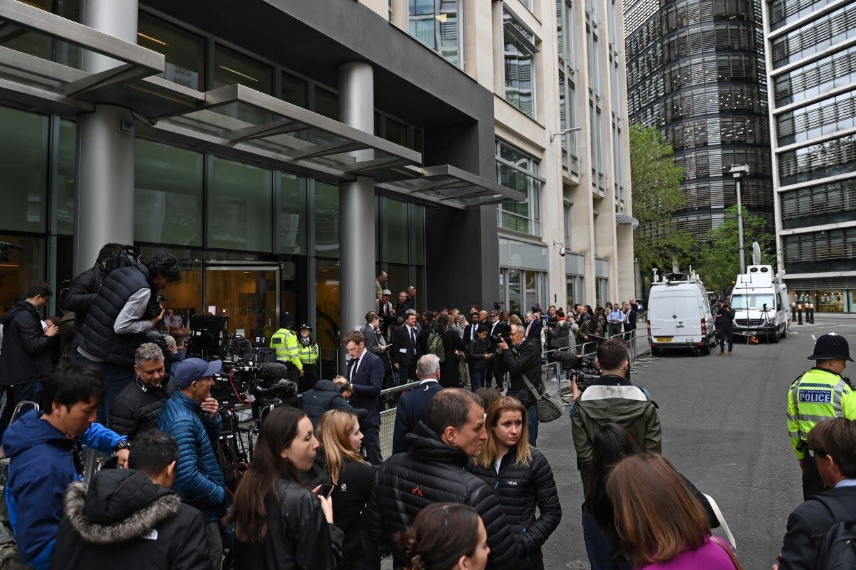 Growing crowds seen gathered outside courthouse (Getty)