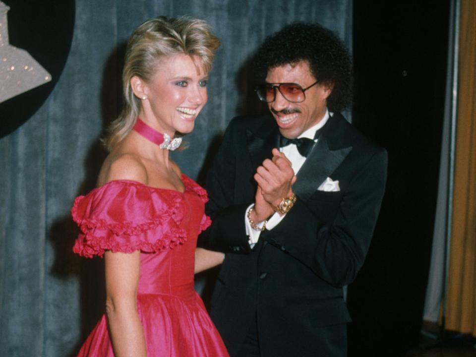 olivia newton john and lionel richie at the 1983 grammys