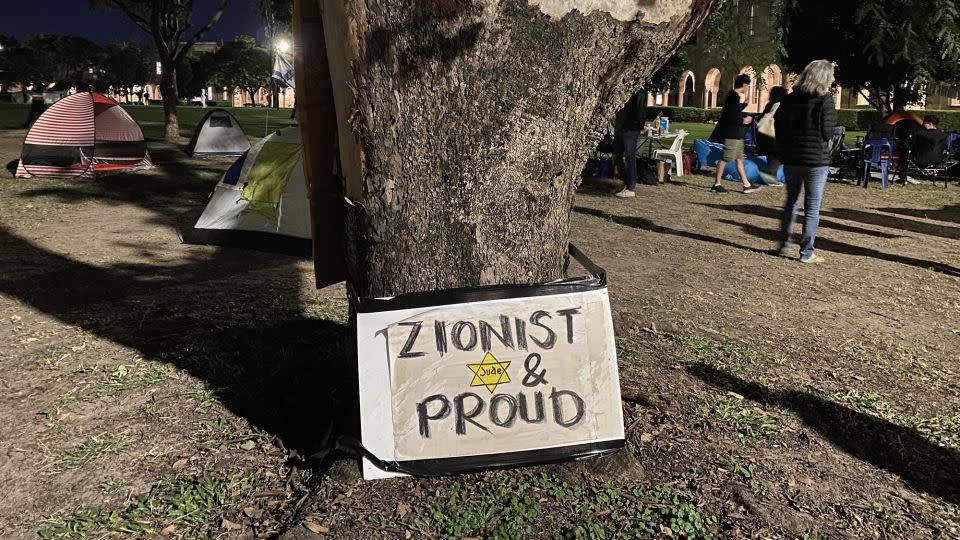 At the University of Queensland, occupants of the pro-Israel camp are located about 100 meters away from the Palestinian camp. - Hilary Whiteman/CNN