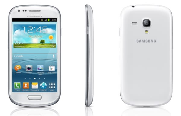 Made for those who wants Samsung’s flagship model in a smaller package.