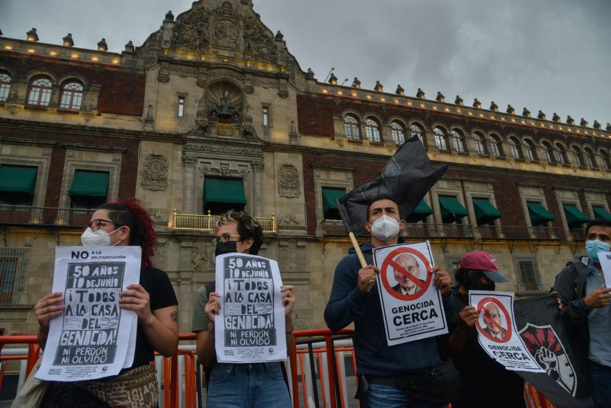 Comité del 68 afuera de Palacio Nacional