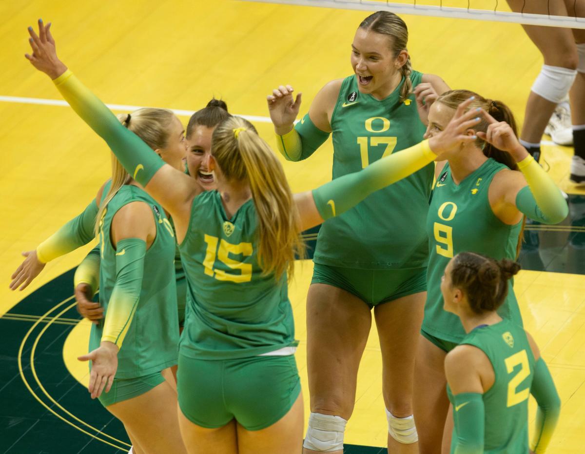 ‘It’s great to be home’ Oregon volleyball sets attendance record in