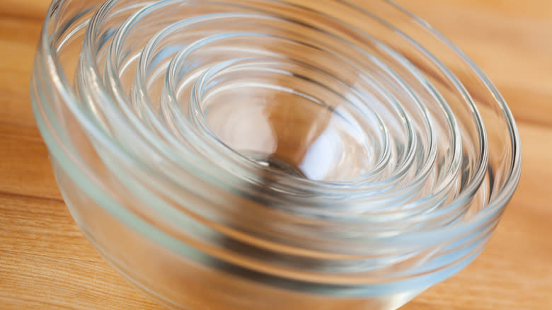 clean glass mixing bowls