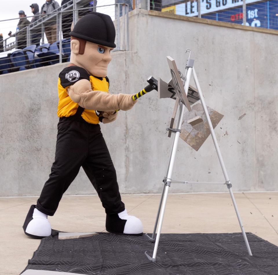 Marty the Mauler, the Pittsburgh Maulers mascot, kicks off the game Sunday between the Maulers and New Jersey Generals at Tom Benson Hall of Fame Stadium in Canton.