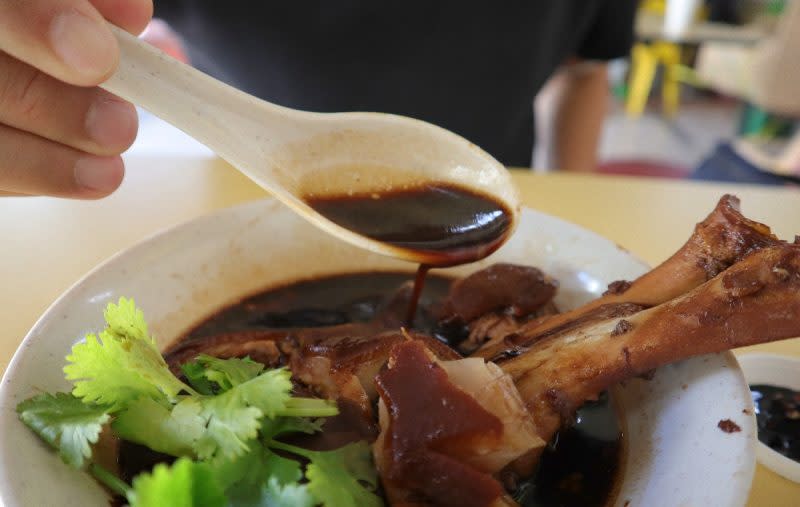 tea inn bak kut teh - pork trotter gravy