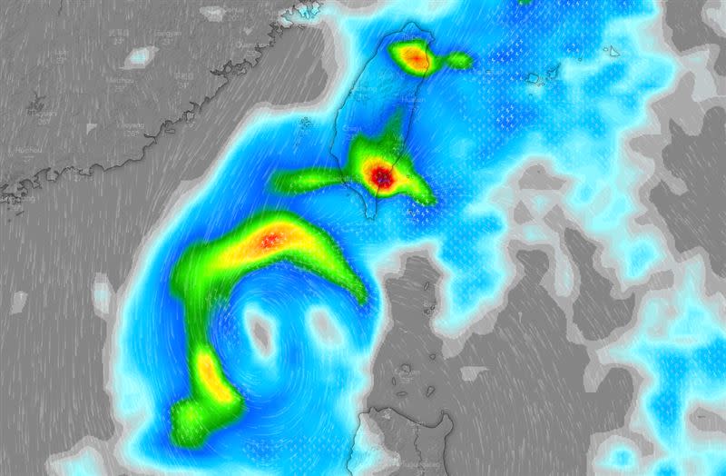 「台灣颱風論壇｜天氣特急」貼出一張EC（歐洲數值預報中心）17日雨區預測圖直接寫道，97W大雨躲不掉！（圖／翻攝自台灣颱風論壇）