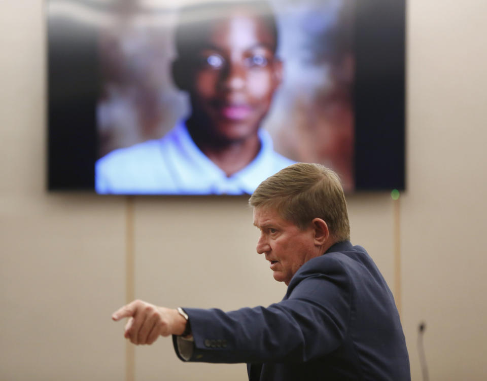 Lead prosecutor Michael Snipes points to the family of Jordan Edwards during his closing argument in the trial of former Balch Springs police officer Roy Oliver, who is charged with the murder of 15-year-old Jordan Edwards, at the Frank Crowley Courts Building in Dallas on Monday, Aug. 27, 2018. (Rose Baca/The Dallas Morning News)/The Dallas Morning News via AP)/The Dallas Morning News via AP, Pool)