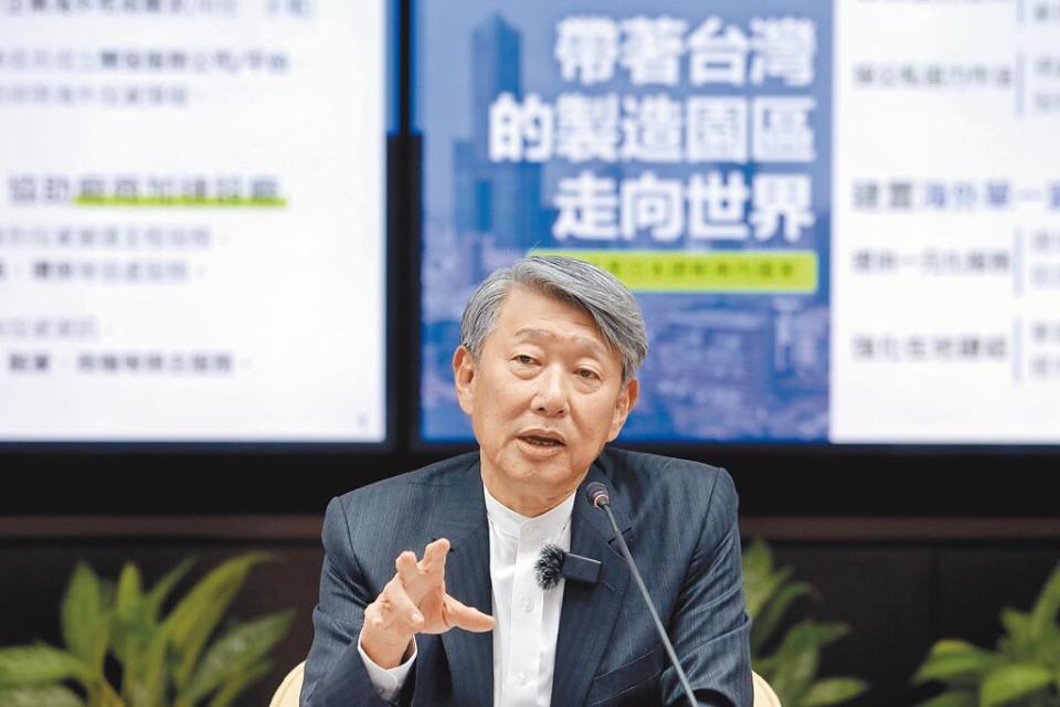 經濟部長郭智輝表示，工廠、數據中心不允許跳電，強調台電人力不足，要加強供電妥善率，需跨部會協商從國外引進移工來解決。圖／本報資料照片