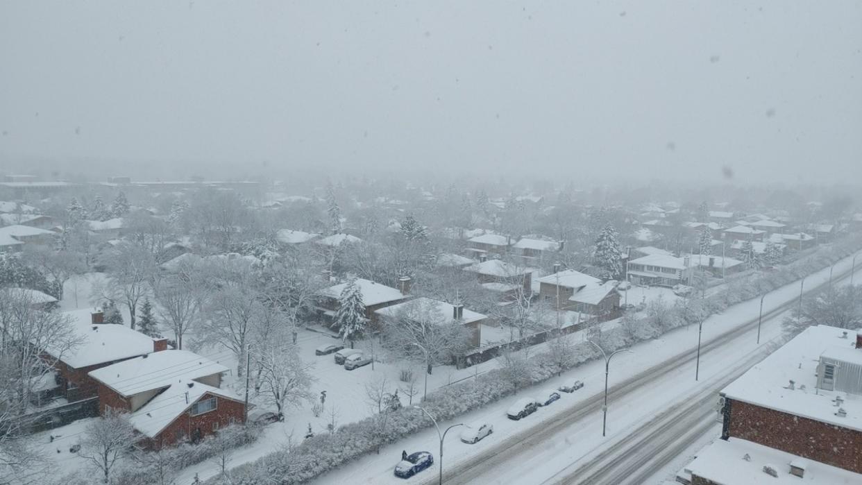 Difficult morning travel expected in Montreal as snow trickles in