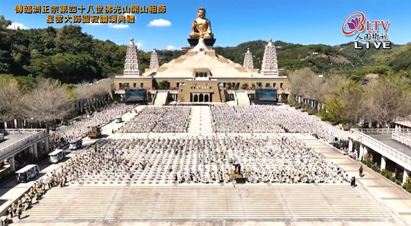  星雲大師荼毘（火化）當天「顯靈」？！「出現」在金色圓珠上，形象與生前一樣。 （圖／翻攝自人間衛視）